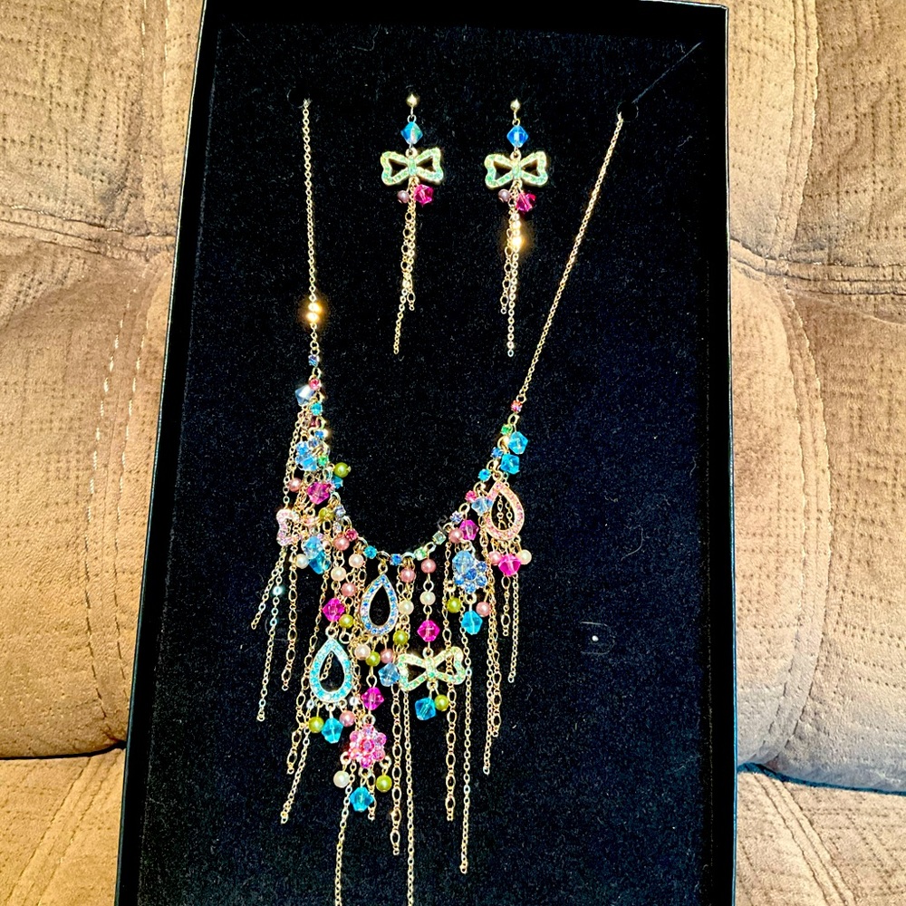 Pretty Bohemian necklace & earring set